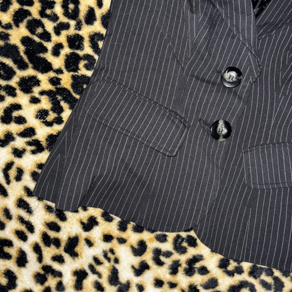 xoxo black pinstriped blazer - Picture 4 of 5